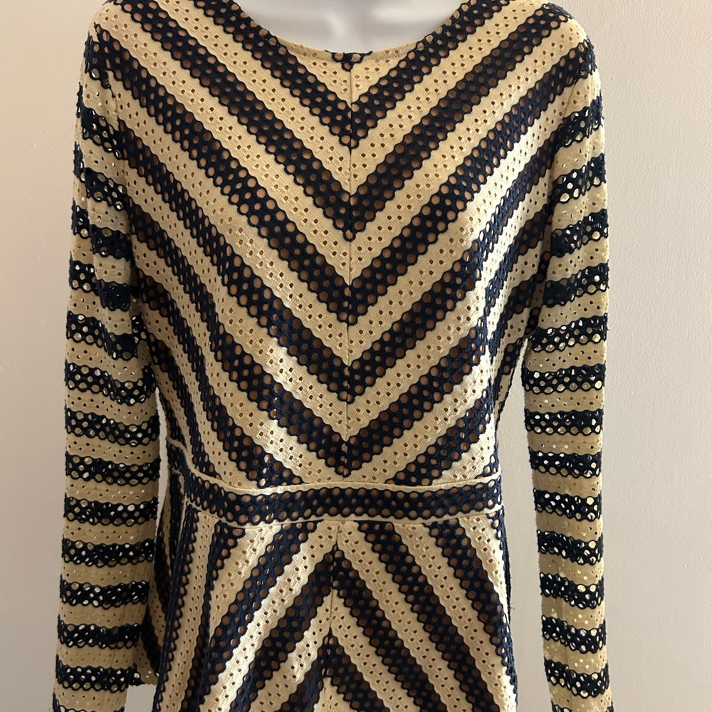 Vintage BCBGMaxAzria Navy and Cream Long Sleeve shirt